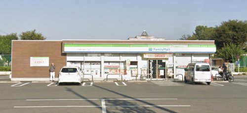 コンビニ　ファミリーマート 日野屋大泉朝日三丁目店（コンビニ）まで385m