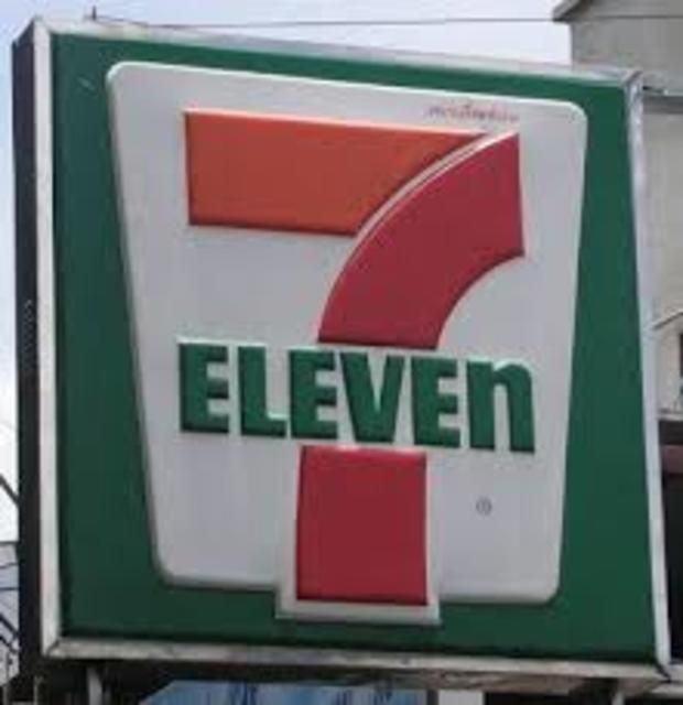 コンビニ　セブンイレブン新宿水道町店（コンビニ）まで199m