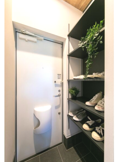 玄関　※イメージ　小物などはついていません