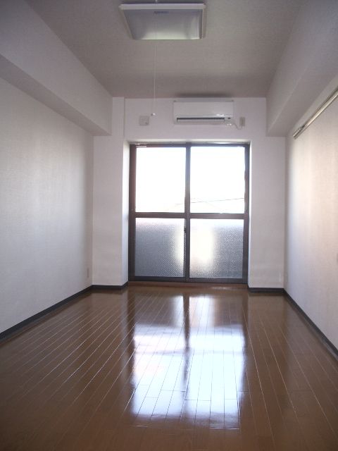 居室・リビング　広めの洋室