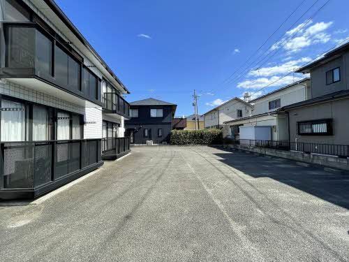 建物外観　駐車場