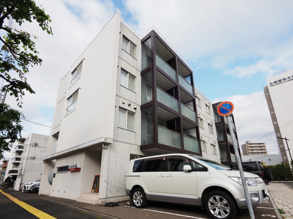 建物外観　東豊線「学園前」駅より徒歩１分の好立地物件です♪