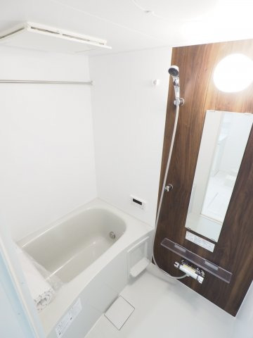 バス・シャワールーム　未使用の浴室