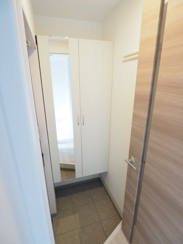 玄関　収納豊富なシューズボックス付き