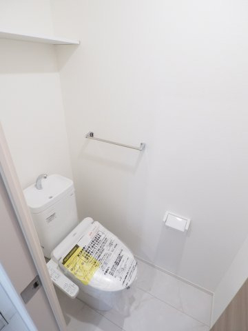 トイレ　温水洗浄便座付きのトイレ