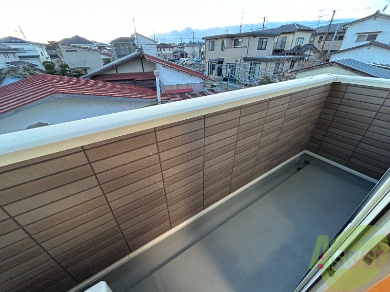 バルコニー　バルコニーは南西向きなので午後から夕方にかけて日が入ります。