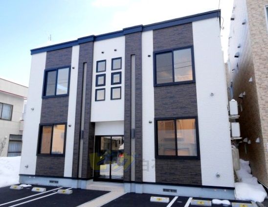 建物外観　ロードヒーティング付き駐車場が無料です♪