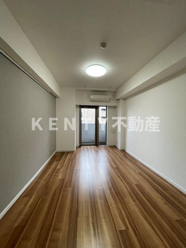 その他部屋・スペース　落ち着いた色調の寝室です