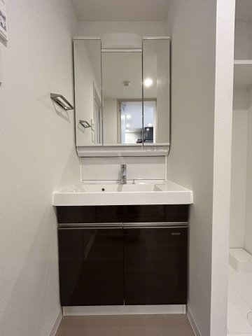 洗面設備　使いやすい独立洗面台です