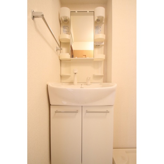 洗面設備　別部屋参考写真（反転タイプ）