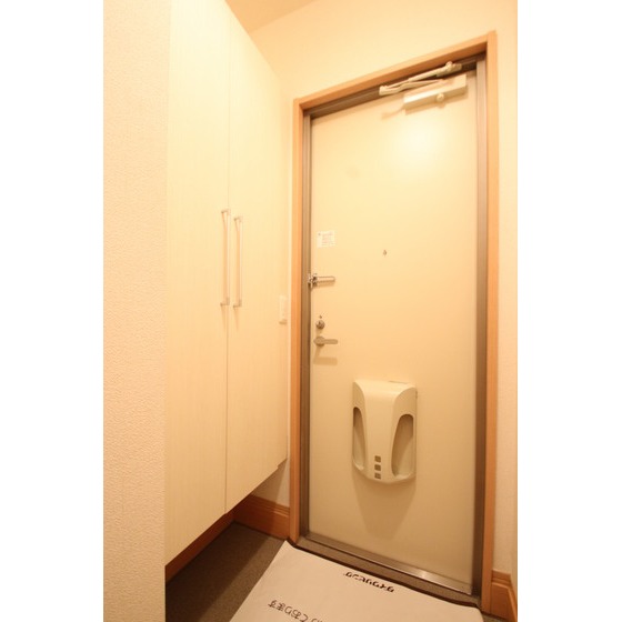 玄関　別部屋参考写真（反転タイプ）