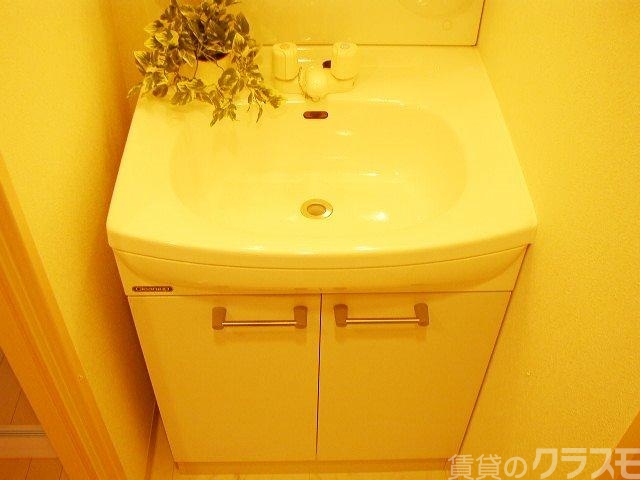 洗面設備　洗面所もいい感じ。