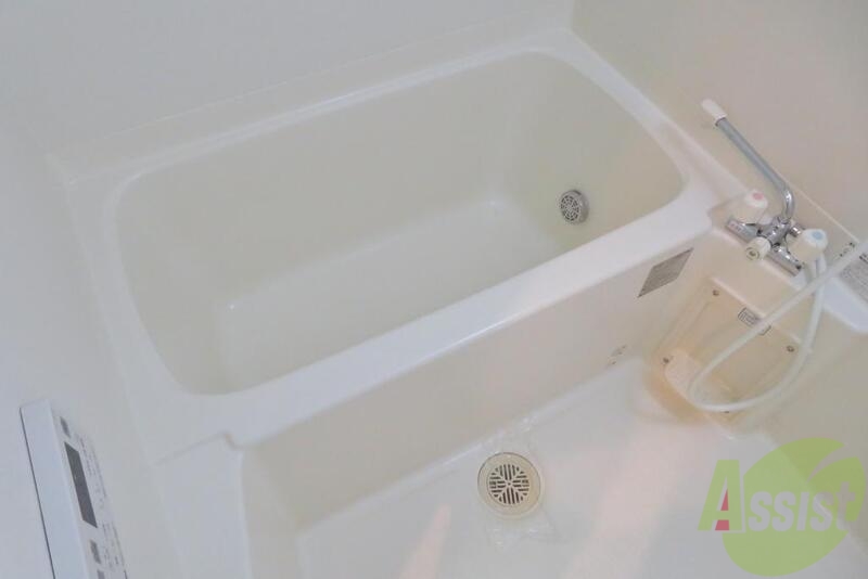 バス・シャワールーム　追焚機能つきのお風呂。いつでも温かいお風呂に入れますー。