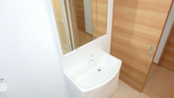 洗面設備　同型タイプ参照