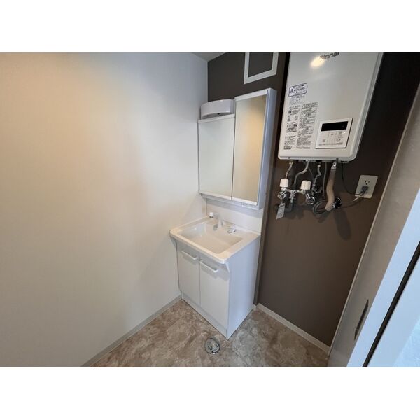 洗面設備　シャワードレッサー付きです！