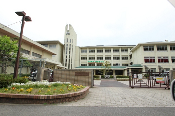 中学校　広島市立城山北中学校（中学校）まで564m