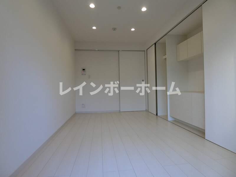 その他部屋・スペース　落ち着いた色調の寝室です