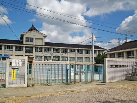 小学校　いぶき野小学校（小学校）まで1545m