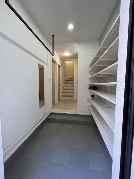 玄関　広々した玄関ホール