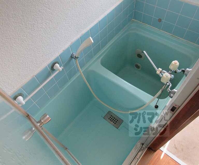 バス・シャワールーム　レトロなバスです