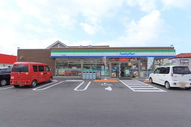 コンビニ　ファミリーマート松山束本店（コンビニ）まで230m