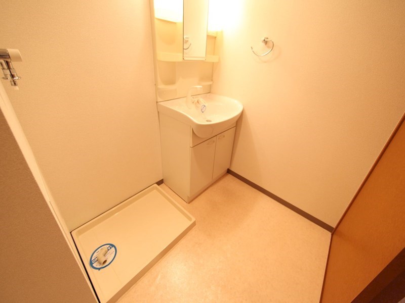 洗面設備　脱衣所　独立洗面台付（シャンプードレッサー付）