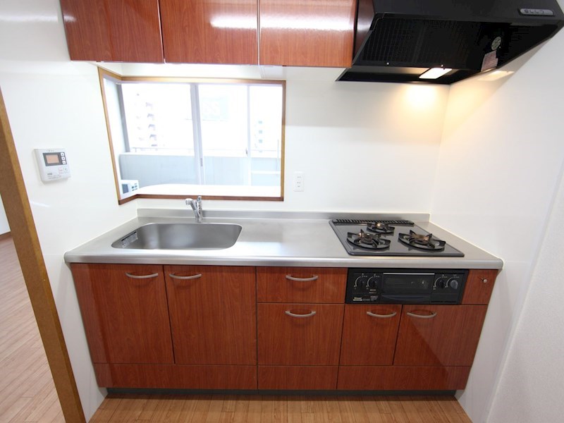 キッチン　システムキッチン（ガス3口・グリル付）