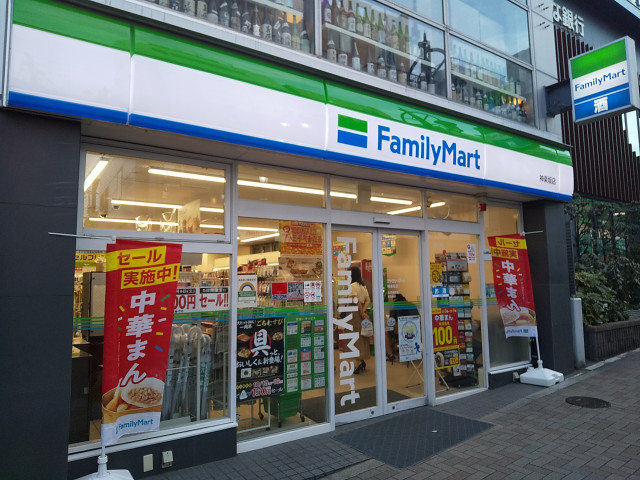 コンビニ　ファミリーマート神楽坂店（コンビニ）まで350m