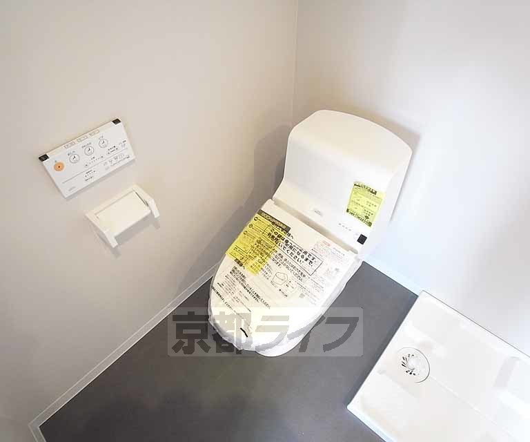トイレ　ウォシュレット付きです。