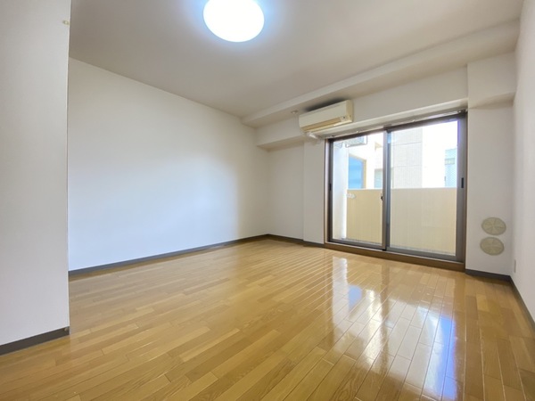 居室・リビング　※同物件別室※