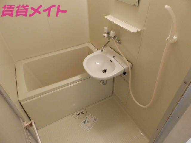 バス・シャワールーム　同型反転タイプ写真