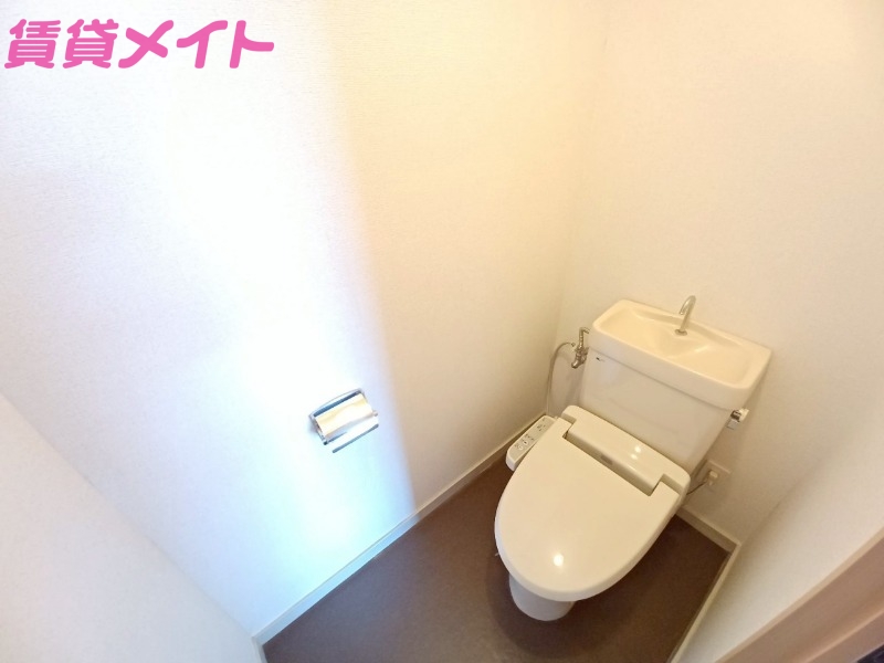 トイレ　同型反転タイプ写真