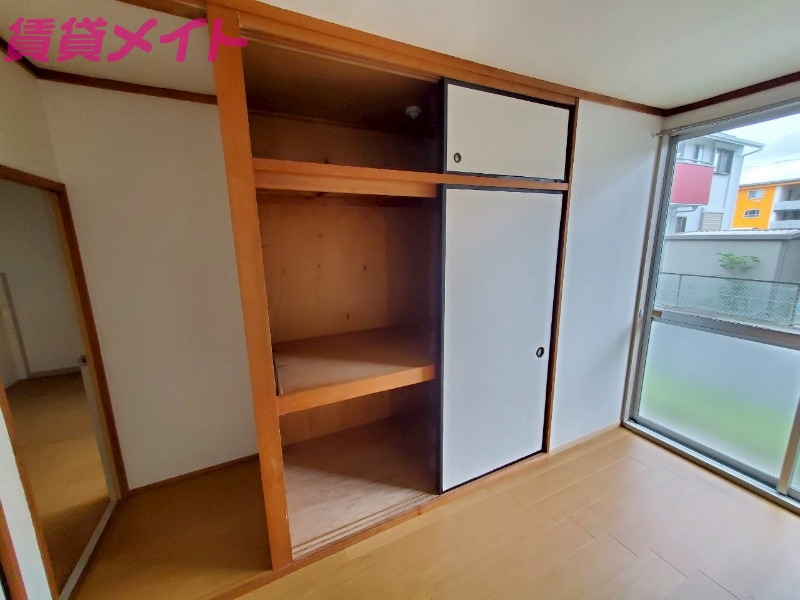 収納　同型反転タイプ写真