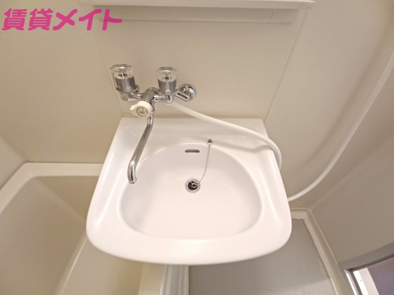 洗面設備　同型反転タイプ写真