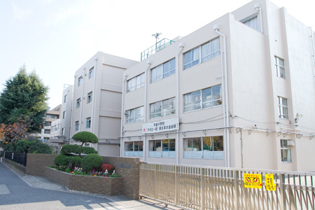 中学校　世田谷区立千歳中学校（中学校）まで157m