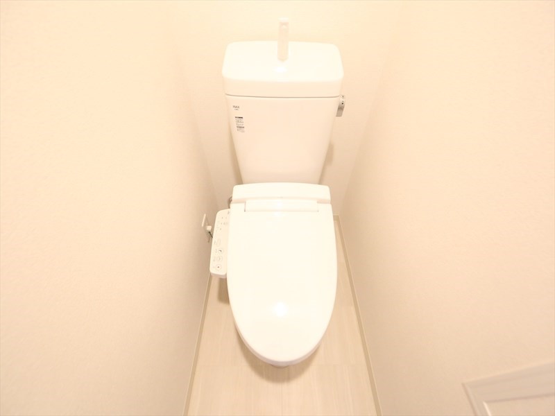 トイレ　温水洗浄暖房便座付トイレ