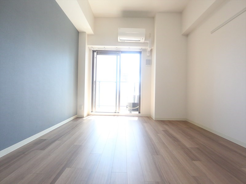 バルコニー　洋室9.1帖　エアコン完備　クローゼット付　バルコニー