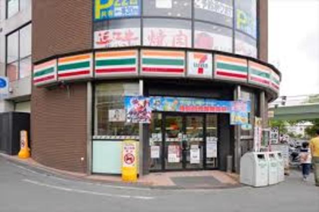 コンビニ　セブンイレブン吹田竹見台店（コンビニ）まで460m