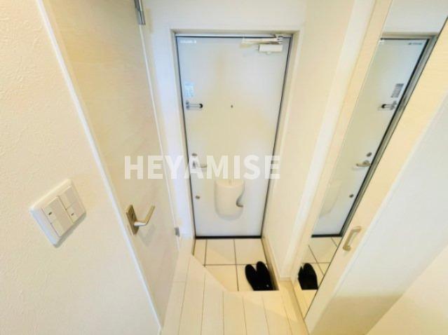 玄関　※同タイプの別号室の写真です