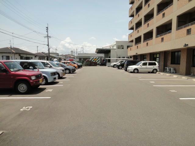 駐車場　駐車場