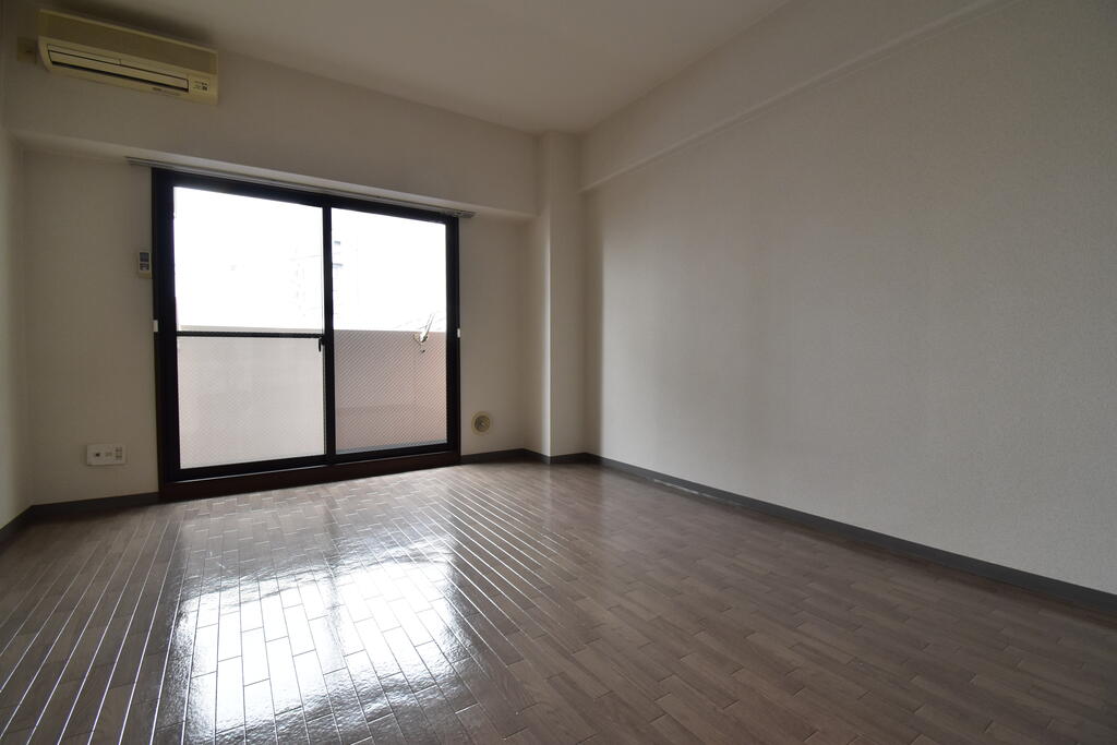 居室・リビング　※同建物の別のお部屋の写真です。