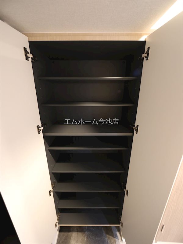 玄関　玄関（シューズボックス付）