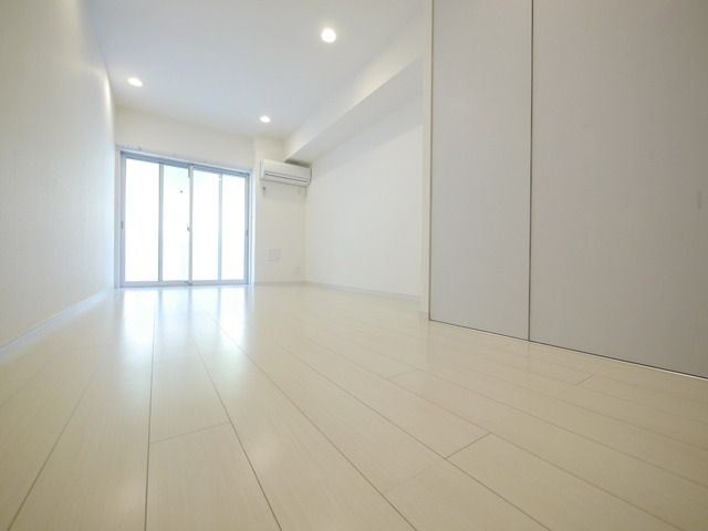 居室・リビング　★フローリングのお部屋はお掃除もはかどりますね★