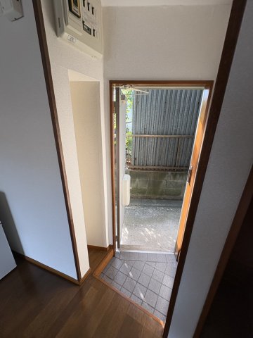 玄関　他部屋参考写真です