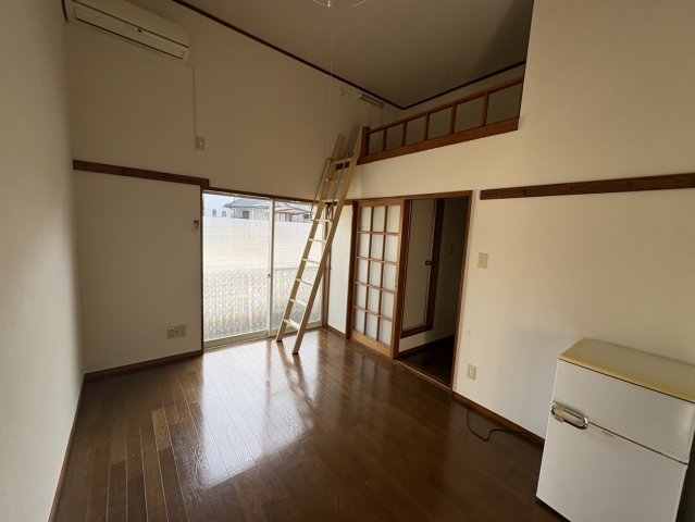 居室・リビング　他部屋参考写真です