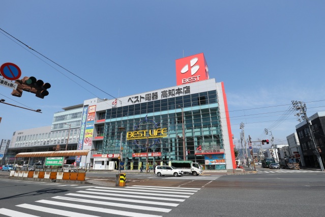 ショッピングセンター　ダイソーベスト電器高知本店（ショッピングセンター）まで323m