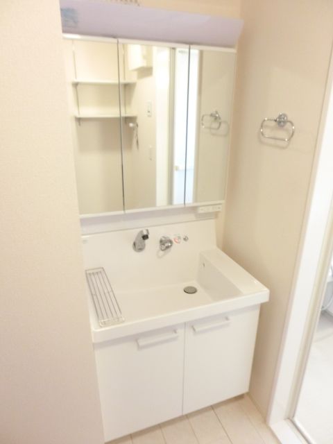 洗面設備　欠かせない独立洗面台です。