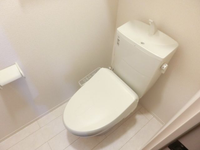 トイレ　ウォシュレット付きです。