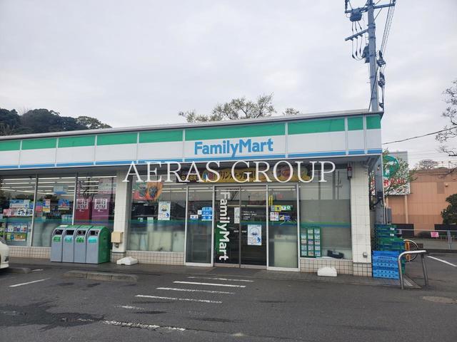 コンビニ　ファミリーマート 油屋横浜八景島店（コンビニ）まで301m