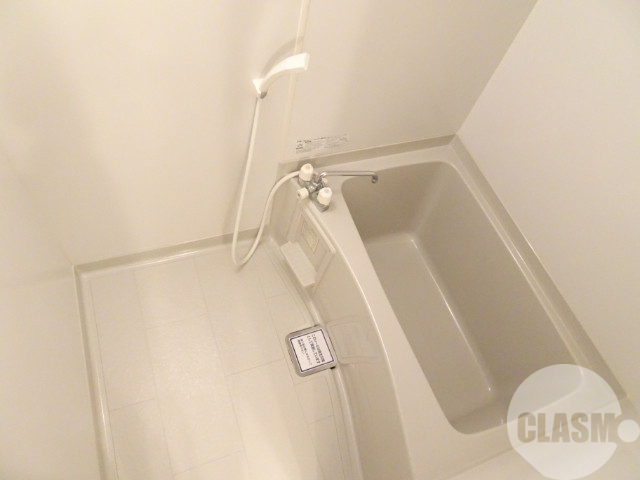 バス・シャワールーム　キレイにリフォームされています♪